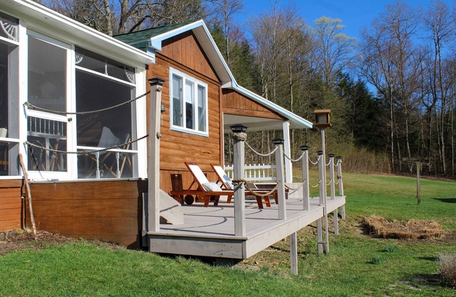 Private Country Living! Central to hiking & wine country!