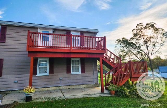 Private & Cozy 2nd Floor Farmhouse Apt, Near the UTT Six Flags & Joint Base MDL!