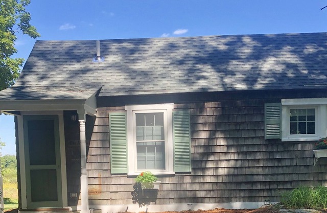 Private Cozy Country Cottage on a beautiful apple orchard.