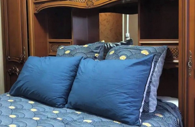 Private Cozy Room with Queen Bed near Centre of Paris