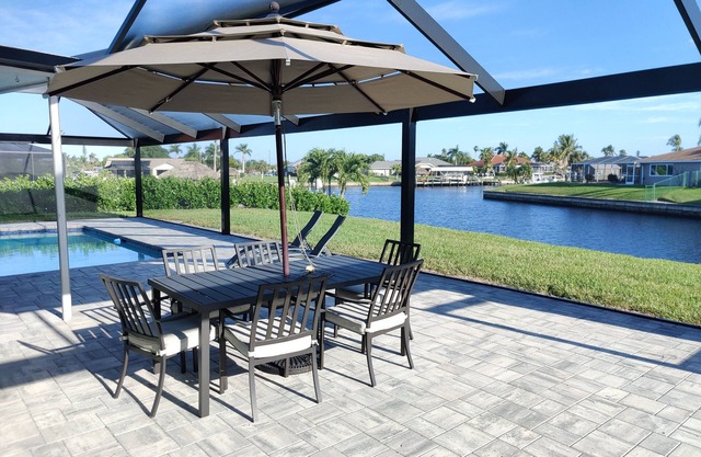 Private enclosed heated pool with Gulf access. Panoramic Lenai