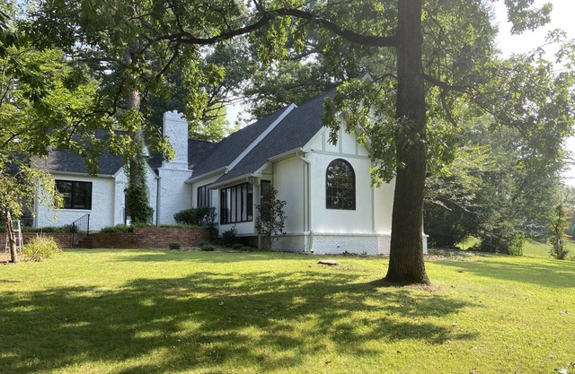 Private English Tudor on Signal Mnt. Close to hiking, shops, TN River & Chatt!