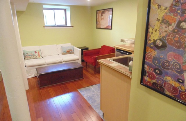 Private Entrance Comfortable Studio With Kitchenette In Lovely Windsor Terrace!