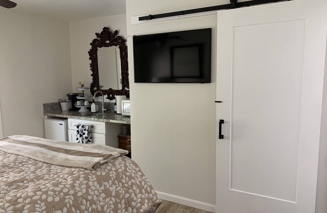 Private Entrance Queen Suite