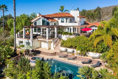 Private Estate w Pool Hot Tub Tennis Court Near Encinitas The Ranch by AvantStay