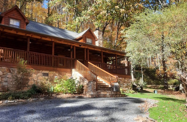 Private Family Cabin on Creek w/Hot Tub - Kid & Dog Friendly, Grill & Fireplace