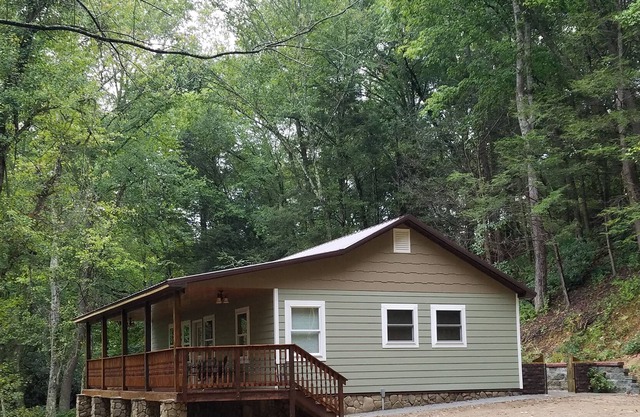 Private Forest Retreat: No Cleaning Fees!