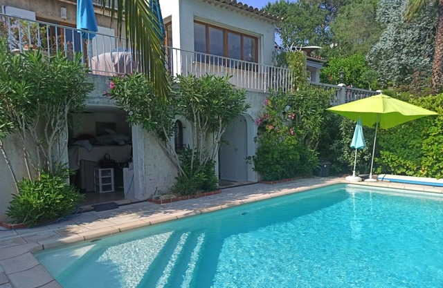 Private pool, View of the Esterel, haven of peace, south facing