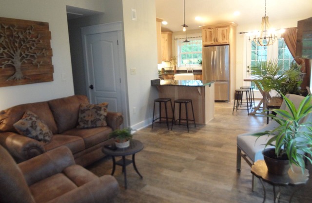 PRIVATE, FULLY FURNISHED, VERY CLEAN AND SANITIZED, SHORT TERM RENTAL.