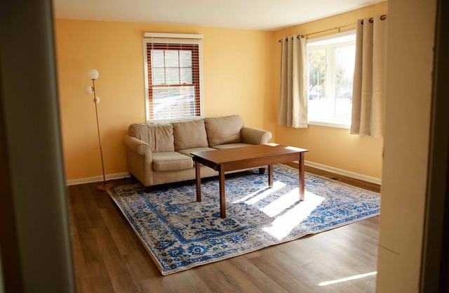 Private Furnished House Fence+Yard Near Downtown