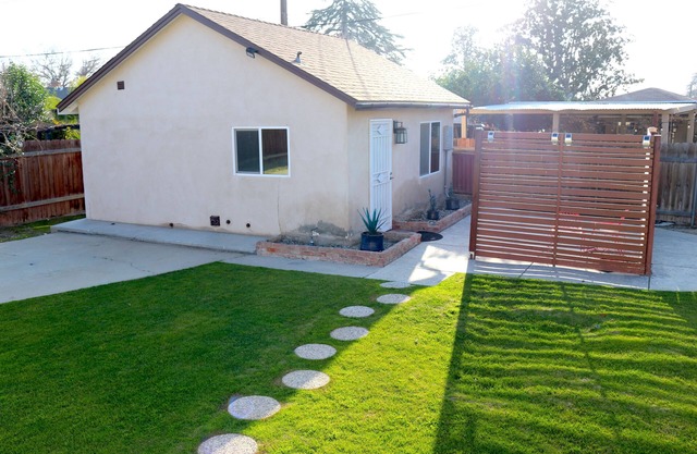 Private Guesthouse with Patio, Minutes to Downtown