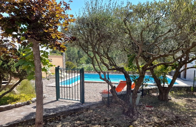 Private house and swimming pool ALES GARD for 5 PEOPLE