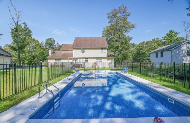 Private Heated Pool-Walk to Lake-Game Room-FirePit