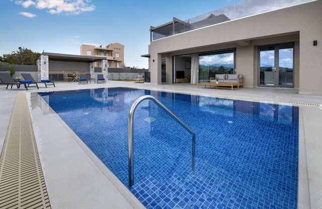 Private Heated Pool★Brand New Lux villa★Sauna & Jacuzzi★Walk to Everything★BBQ