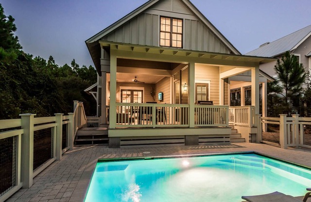 Private Heated Pool! 4 King Beds + Bunkroom! Parking for up to 3 Vehicles!