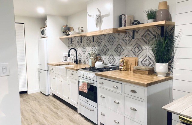 Private Hideaway close to Downtown Napa and Bottlerock! $2600-2900 monthly