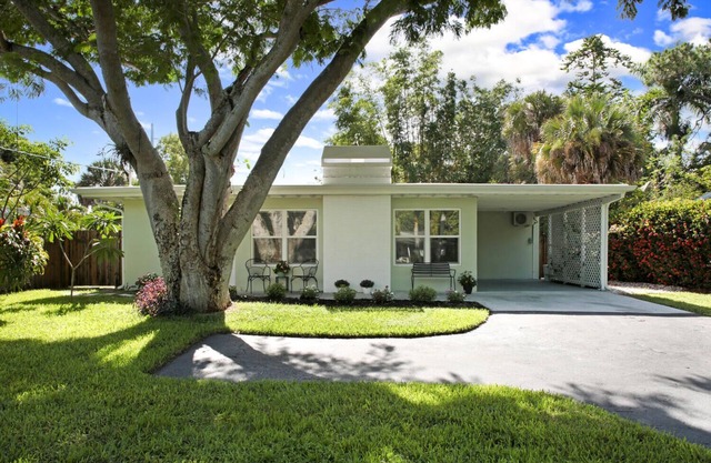 Private Home near 5th Ave, Downtown, & Close to the Beach