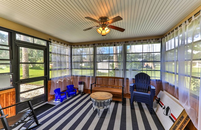 Private Home Walking Distance to Golf & Close to Three Sisters Springs
