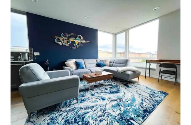 Private Home with view near Downtown & Space Needle