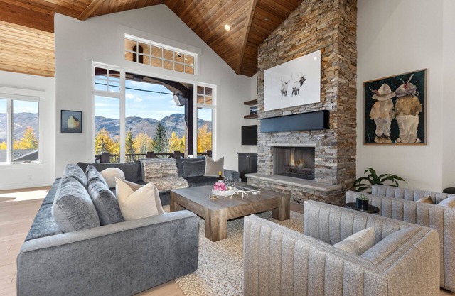 Private Hot Tub + Bonus Room + Biking Trails! Last Sun at the Cove 2649
