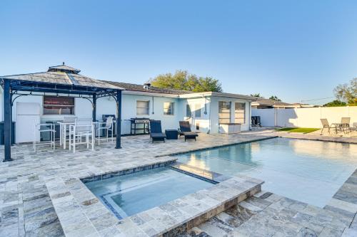 Private Hot Tub Breezy Seminole Stay!