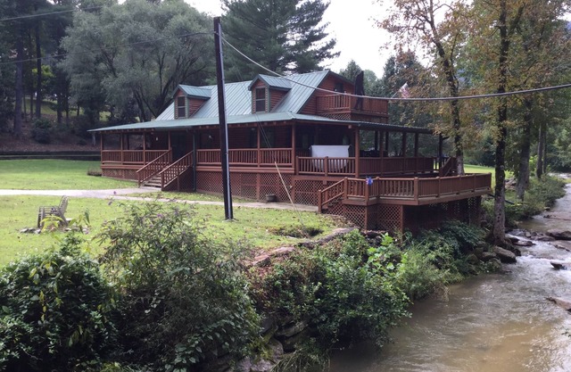 Private ! Hot Tubs, Massage Chairs, White Water only from river 3- Large decks !