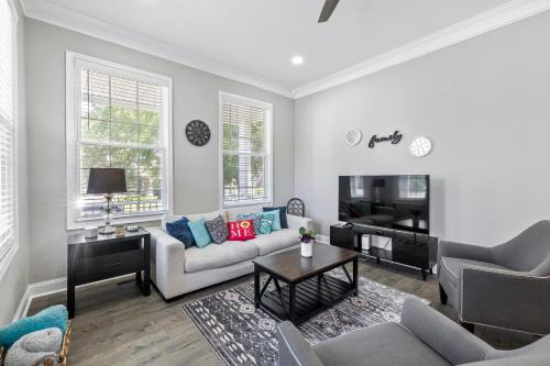 Private House in Heart of Historic Barton Heights!