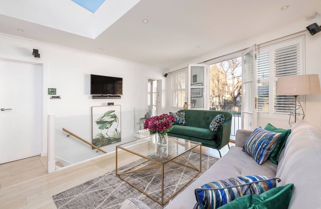 PRIVATE HOUSE in the hart of London Kensington. Walk to the V&A or Royal Albert