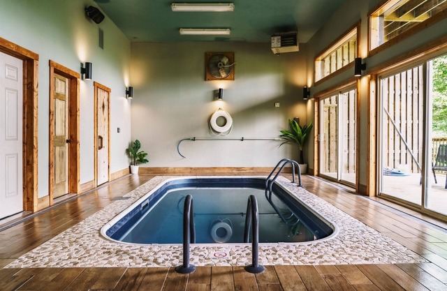 Private Indoor Pool! Sauna-Hot Tub-Amazing Views!