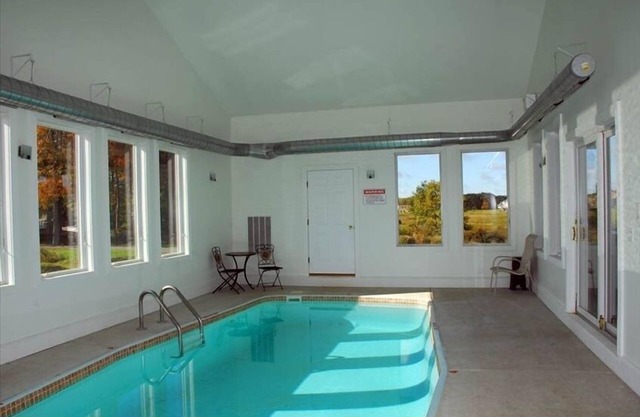 Private Indoor Swim Pool,Hot Tub, Free Golf & Mini Golf, Tennis, Fire Pit