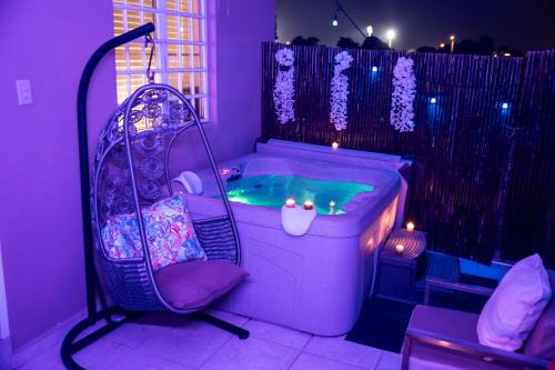 Private Jacuzzi Oasis with Mountain Views and FREE Parking