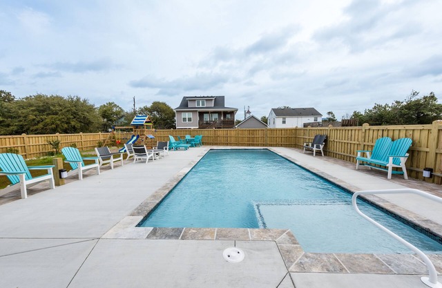 PRIVATE King Suite, POOL, GRILL,outdoor shower,coffee bar,mini fridge,microwave