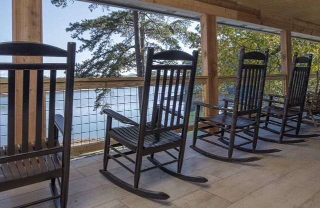 Private Lakefront Retreat