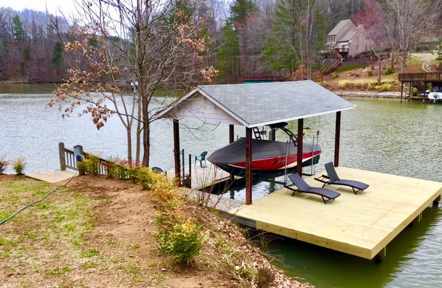 PRIVATE LAKEFRONT RETREAT HOTTUB KAYAKS GAME ROOM THEATER FIREPLACE