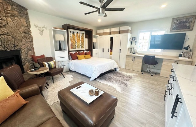PRIVATE LARGE RETREAT! Private Patio & Backyard. Close to All. Serene and safe.