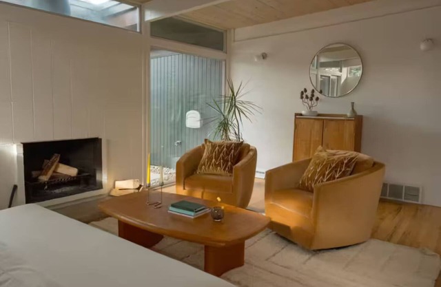 Private Lux Mid-Century Modern Retreat - Cedar Hot Tub & Cold Plunge