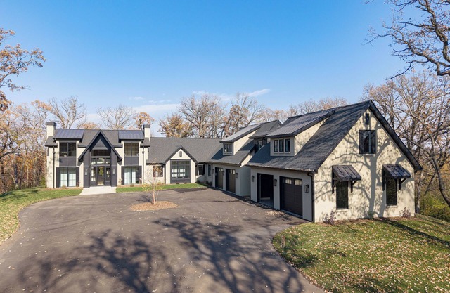 Private, luxurious, modern cottage on 10+ acres, minutes from Mayo Clinic.