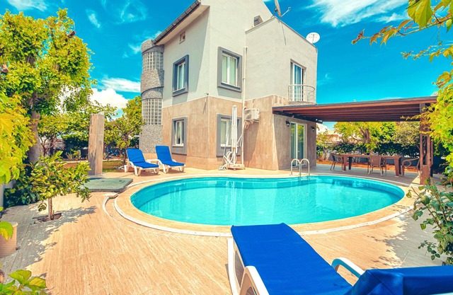 Private luxury villa tailored made to guest separate land areanNearly sea, hotel