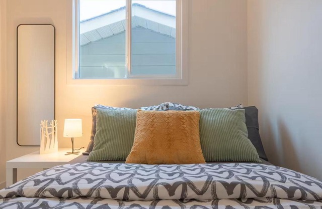 Private neat and cozy room with shared living room and kitchen