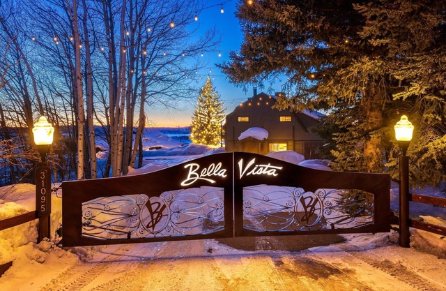 Private Oasis @ Bella Vista Lodge - Private Pool, Grotto Hot Tub, Great Room + Game Room