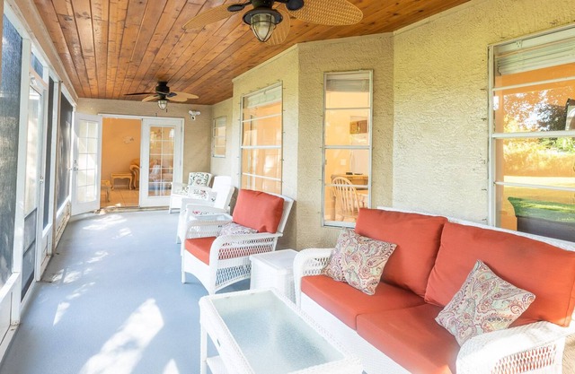 Private Oasis Near Everything-Netflix Wifi Coffee Included