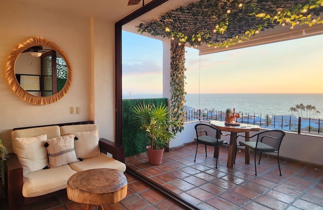 Private OCEAN VIEW Deck●Steps from Beach & Malecon●King Bed●Centric Safe Loc
