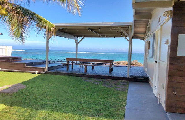 Private Oceanfront Hot-Tub Mini-Resort North Shore O’ahu