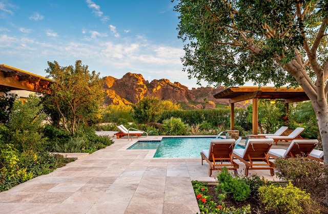 Private Paradise Valley Estate! Swimming & Nearby Golfing.
