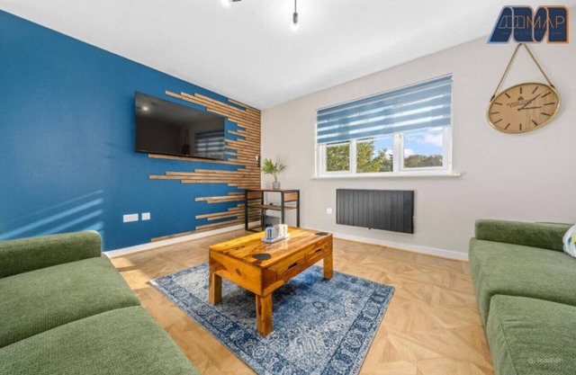 Private Parking 2 Bed Sleeps 4 Near Airport