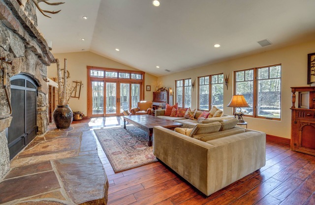 Private Patio & Gas Grill: Stunning Truckee Home