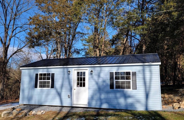 Private Pet-Friendly Cabins with Fire Pit for Nature Escapes in Clear Spring, Maryland, for Memorable Family Glamping Trips