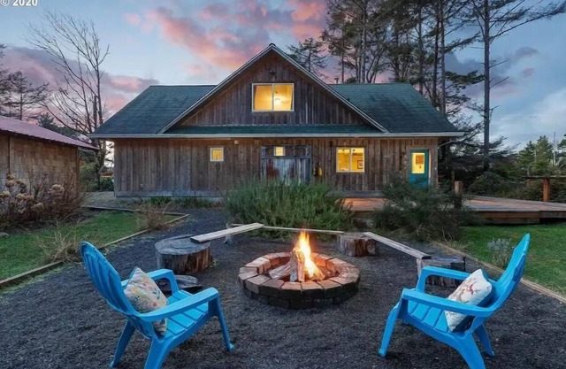 Private pet friendly beach house, steps to beach