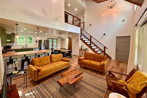 Private Pickleball Court, Gym, Arcade, & Hot Tub!