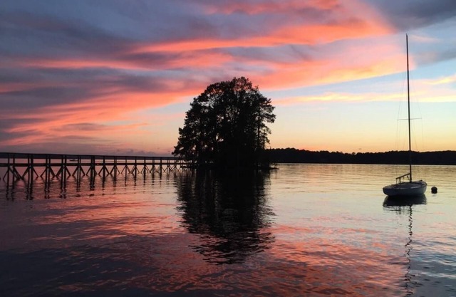 Private Point Paradise -3 Bedroom 2 Bath-Big Water-Bridge to Island-Dock - Ramp
